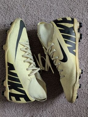 Nike Junior Mercurial Superfly 9 Club DJ5959-700 FG/MG Soccer Cleats size 4